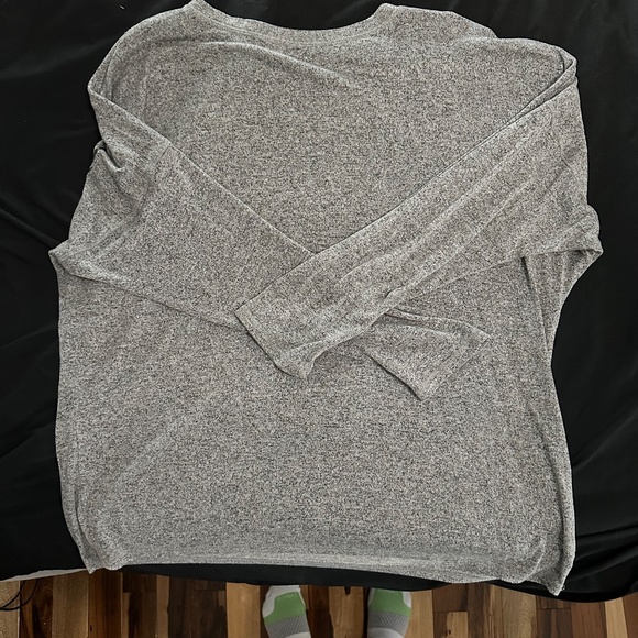 Women's long sleeve top with CHICAGO on back - Picture 2 of 3